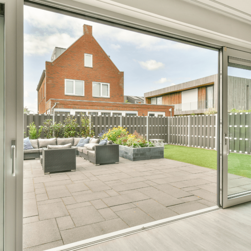 SLINOVA stumdomos durys